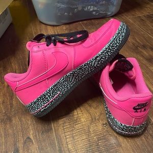4.5Y neon pink Nike forces